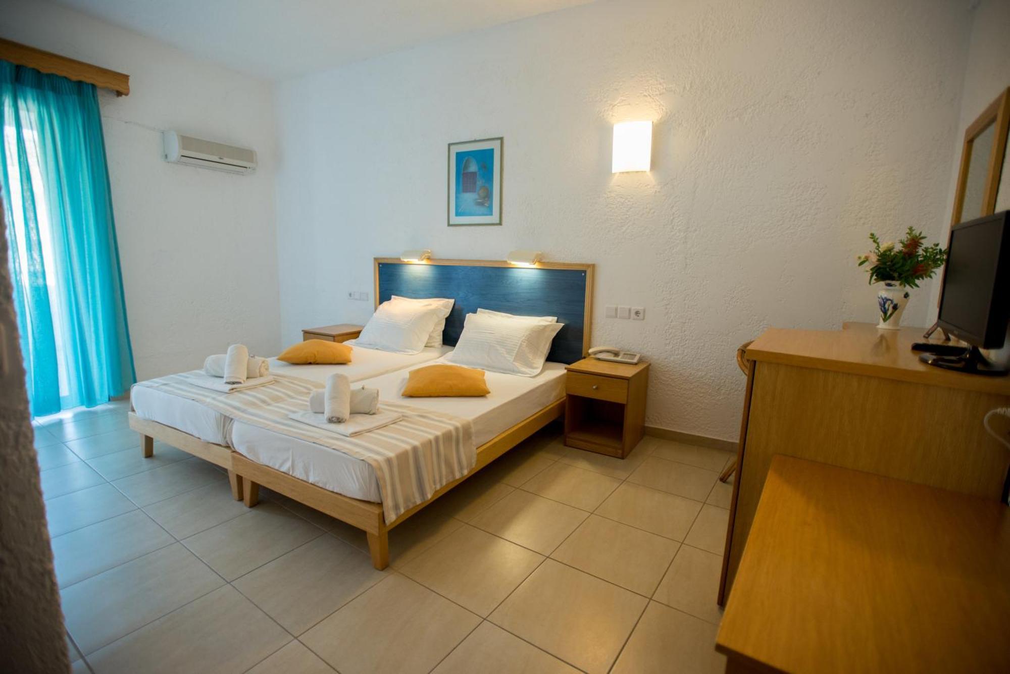 Hotel Neos Ikaros à Agia Galini Extérieur photo